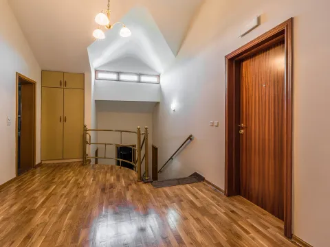 Izdavanje, kuća, 370m², Zabjelo, Podgorica - image 25