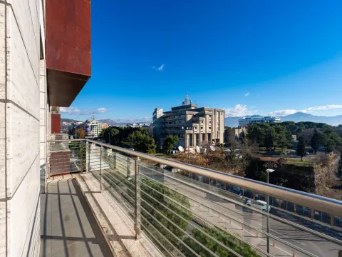 Rent, three bedroom apartment, 204m², Kod Capital Plaze, Podgorica - image 16