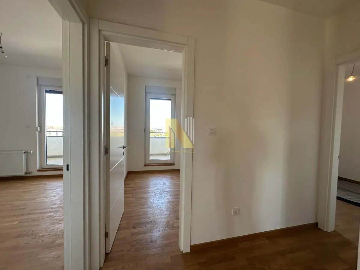 Prodaja, četvorosoban stan, 108m², Salajka, Novi Sad Sve Podlokacije