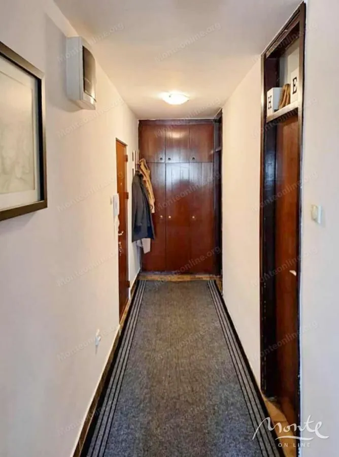 Prodaja, dvosoban stan, 76m², Blok 5, Podgorica