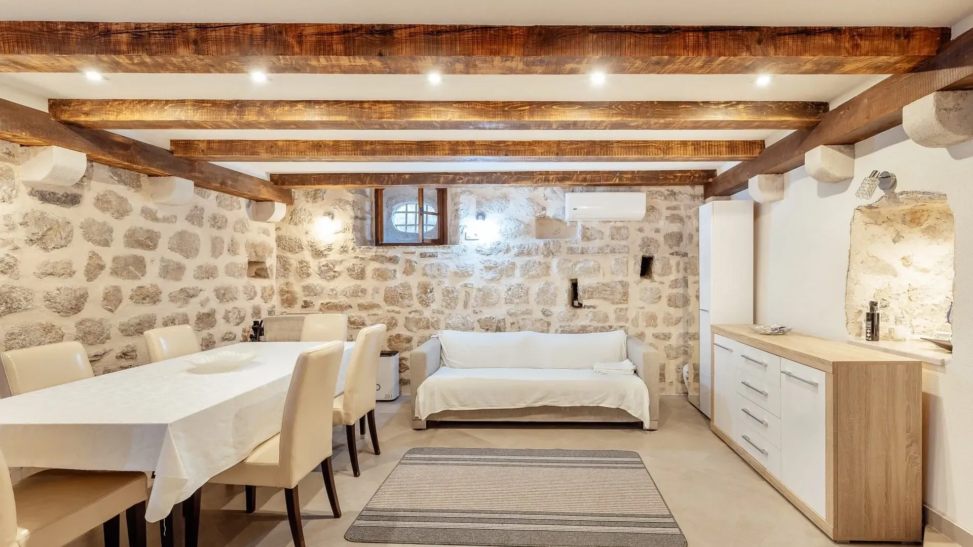 Prodaja, dvosoban stan, 93m², Perast, Kotor