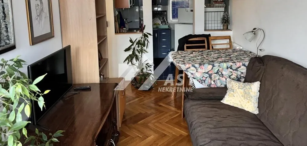 Prodaja, jednosoban stan, 33m², Bulevar Evrope, Novi Sad Sve Podlokacije
