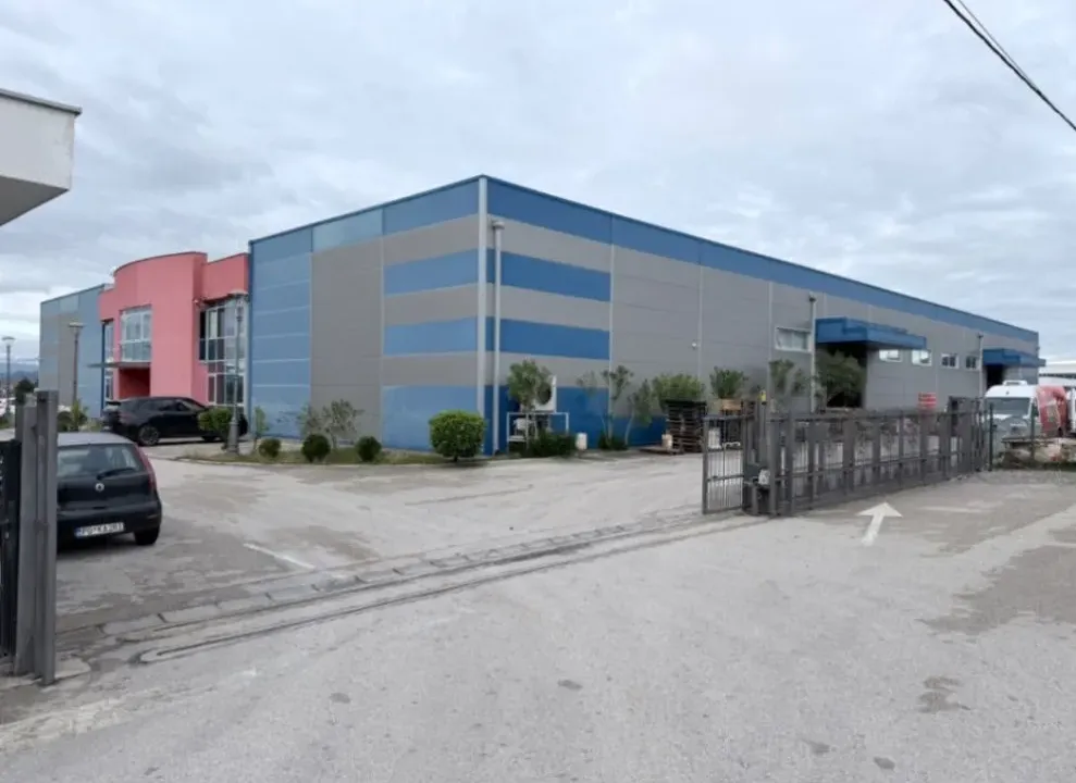 Izdavanje, poslovni prostor, 2000m², Kuće Rakića, Podgorica