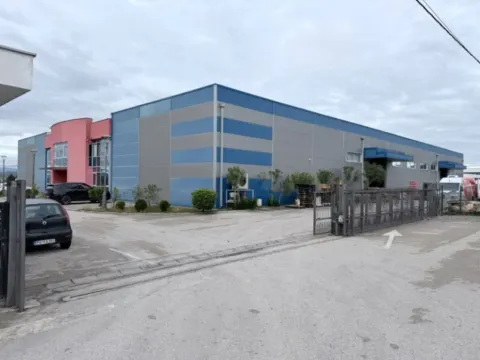 Izdavanje, poslovni prostor, 2000m², Kuće Rakića, Podgorica