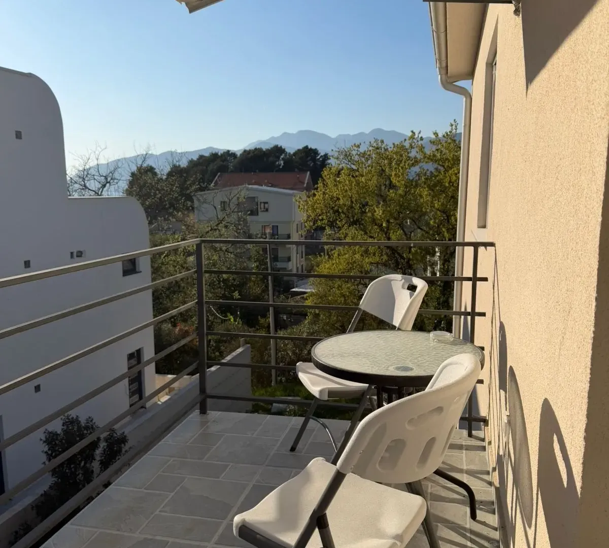 Izdavanje, dvosoban stan, 66m², Bonići, Tivat