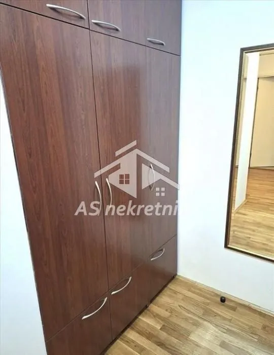 Izdavanje, četvorosoban stan, 105m², Crveni Krst, Beograd