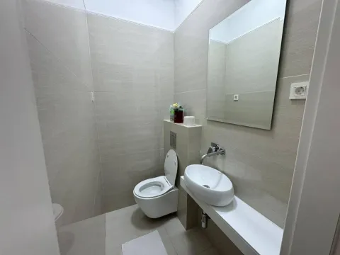 Izdavanje, dvosoban stan, 75m², Bečići, Budva - image 7
