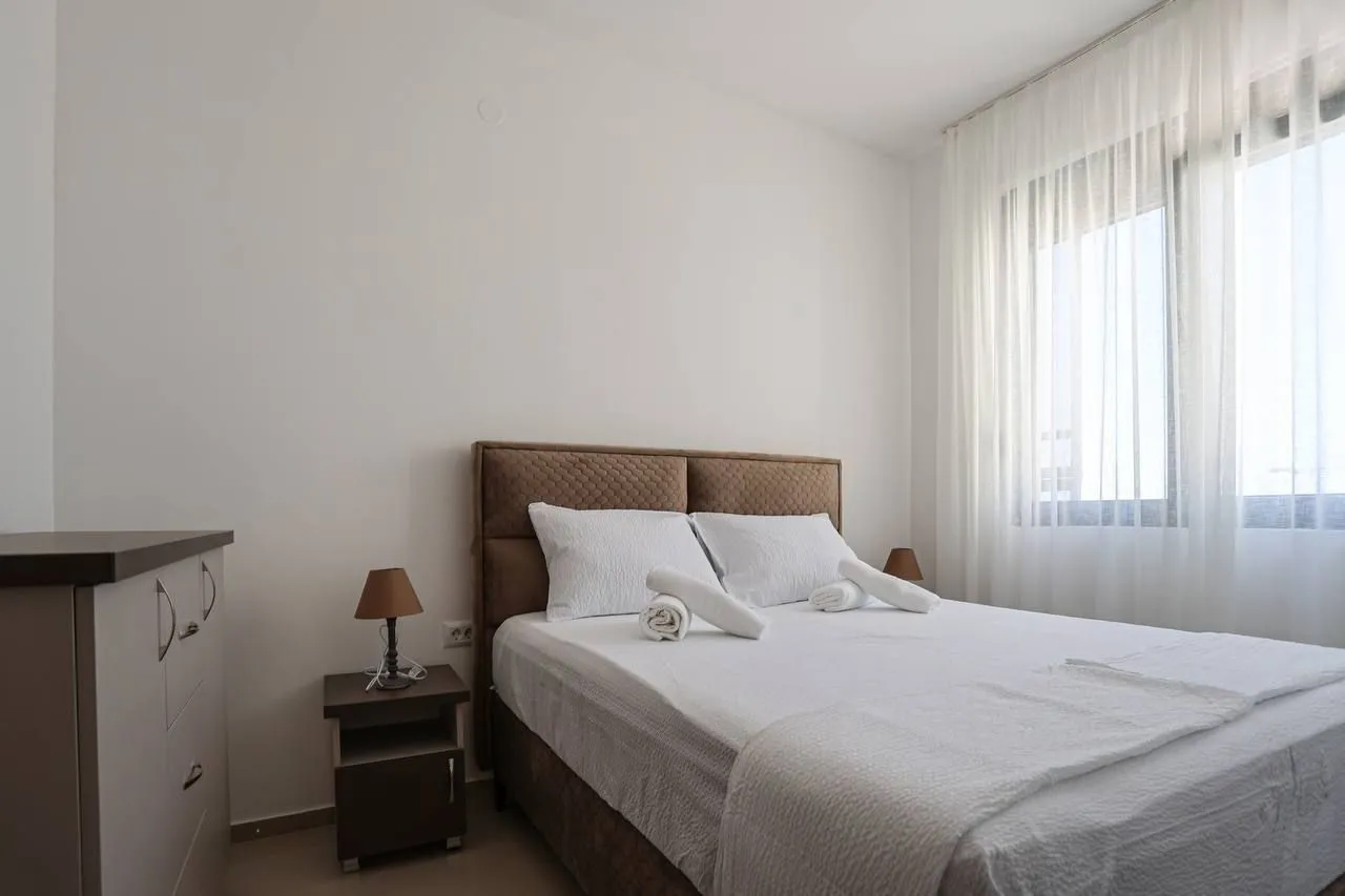 Rent, one bedroom apartment, 45m², Bečići, Budva