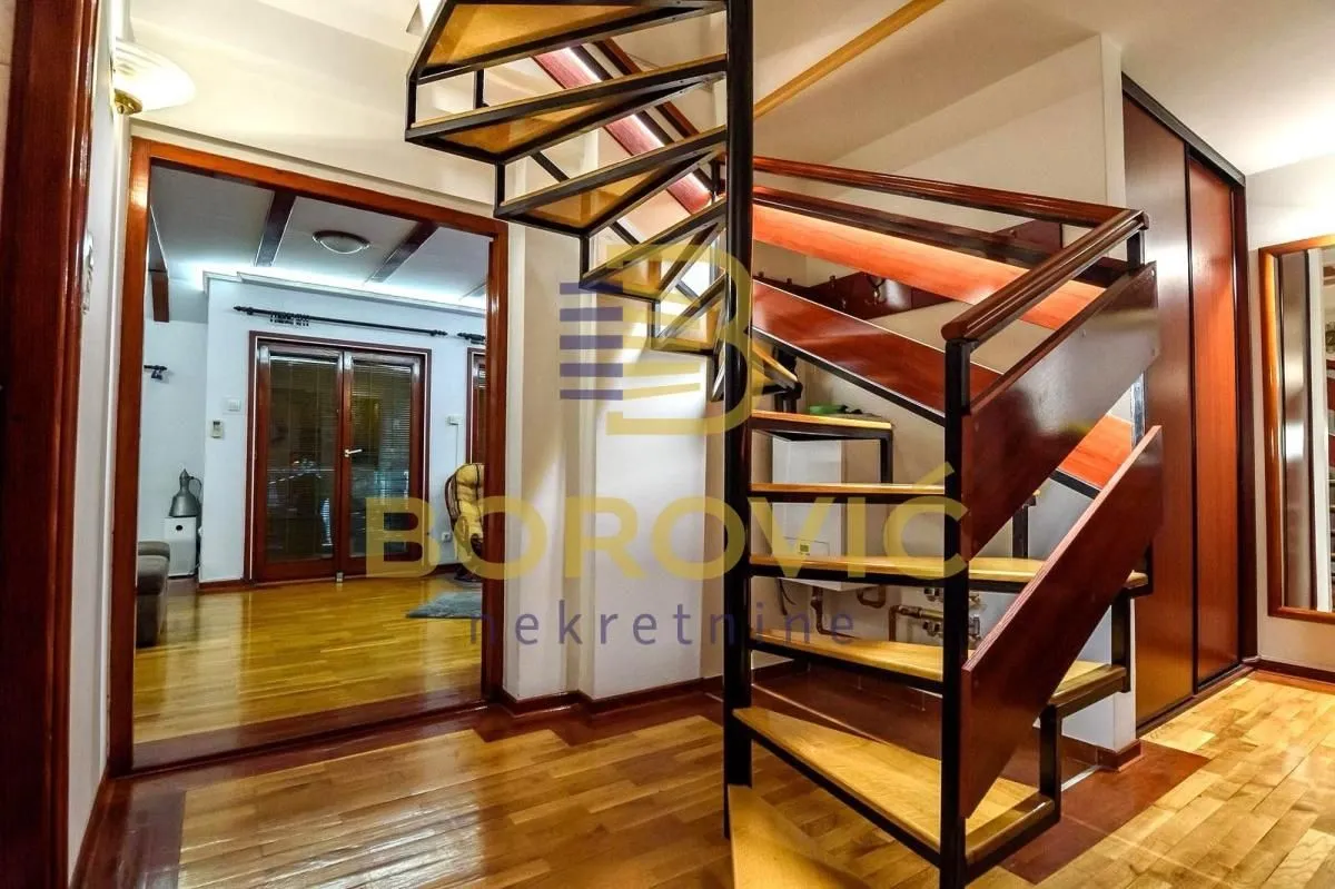 Sale, four bedroom apartment, 104m², Stari Grad, Beograd