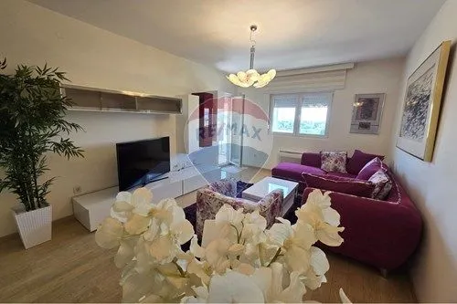 Izdavanje, dvosoban stan, 72m², City Kvart, Podgorica