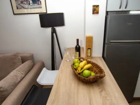 Daily-rent, one bedroom apartment, 50m², Centar, Bar - image 3