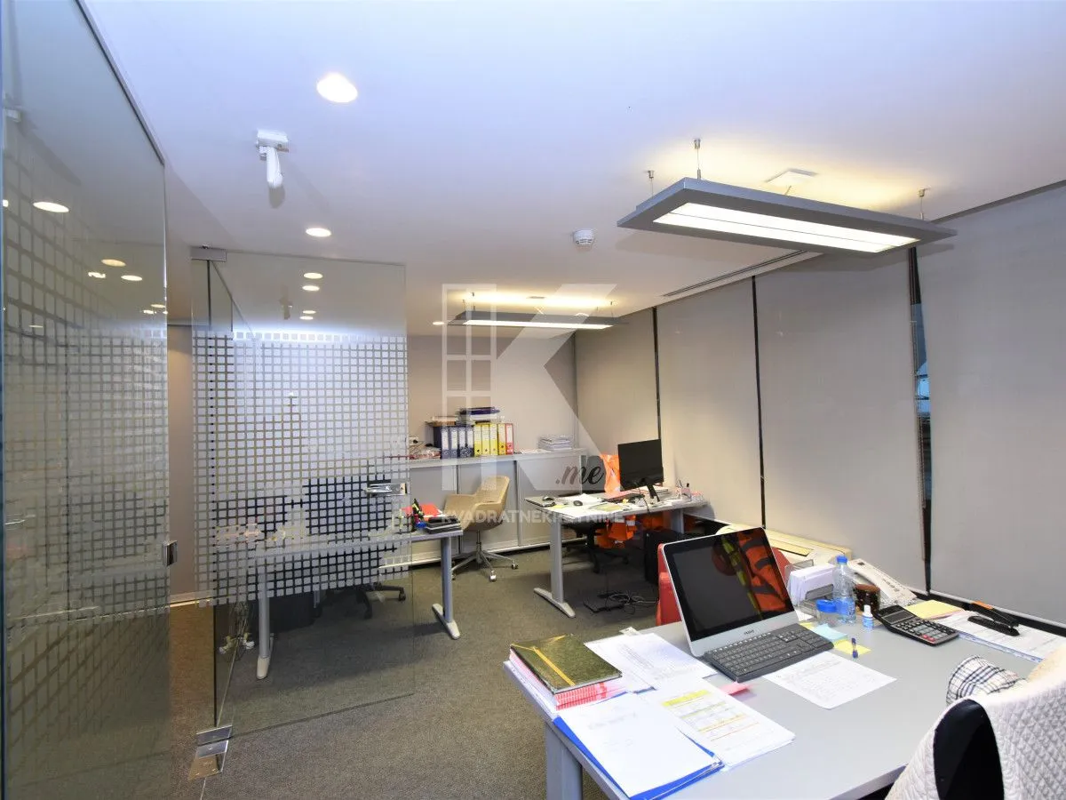 Rent, office space, 177m², City Kvart, Podgorica