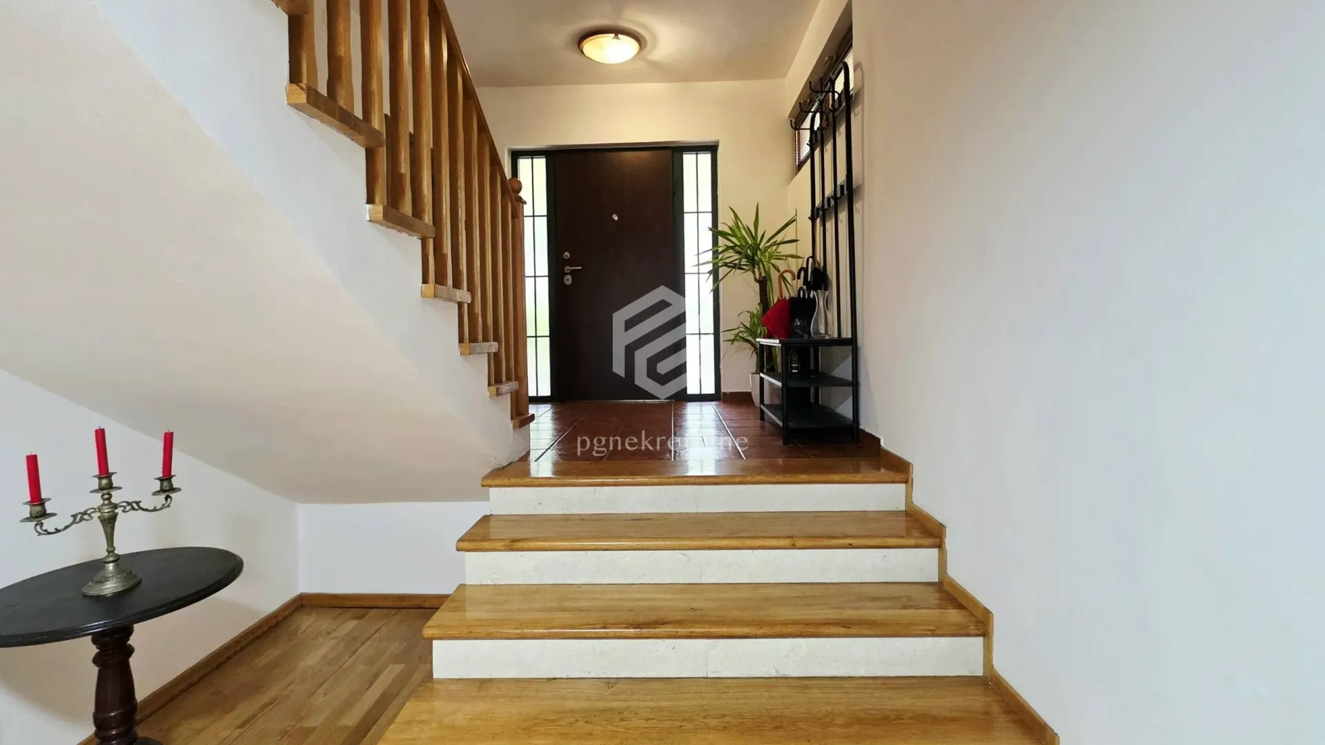 Rent, house, 285m², Gorica C, Podgorica