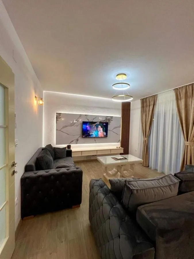Rent, four bedroom apartment, 240m², Kotor, Crna Gora