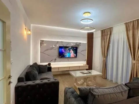 Izdavanje, četvorosoban stan, 240m², Kotor, Crna Gora - image 2