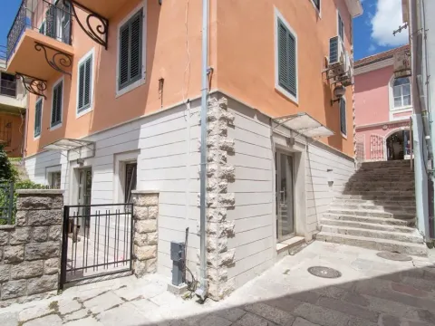 Rent, office space, 102m², Stari Grad, Herceg Novi - image 10