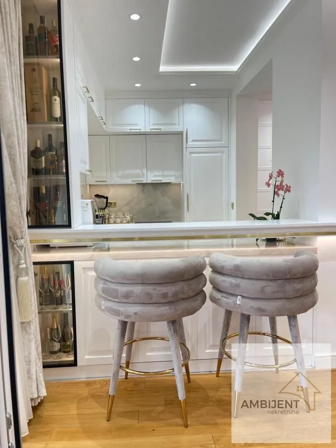 Sale, four bedroom apartment, 175m², Savski Venac, Beograd
