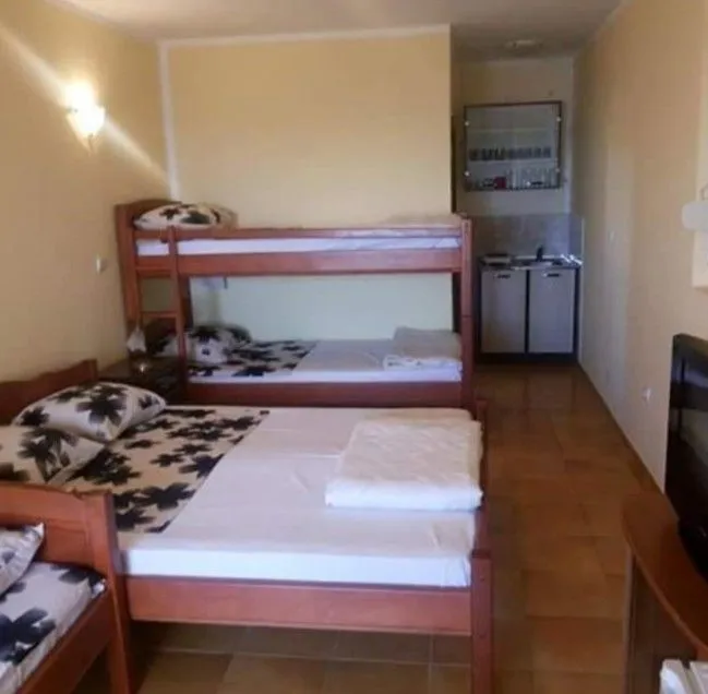 Prodaja, kuća, 460m², Utjeha, Bar