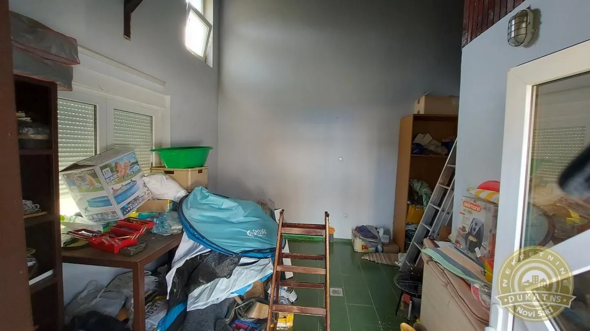 Prodaja, kuća, 340m², Veternik, Novi Sad Sve Podlokacije