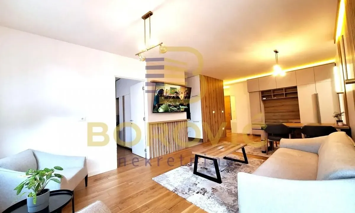 Izdavanje, trosoban stan, 82m², Čubura, Beograd