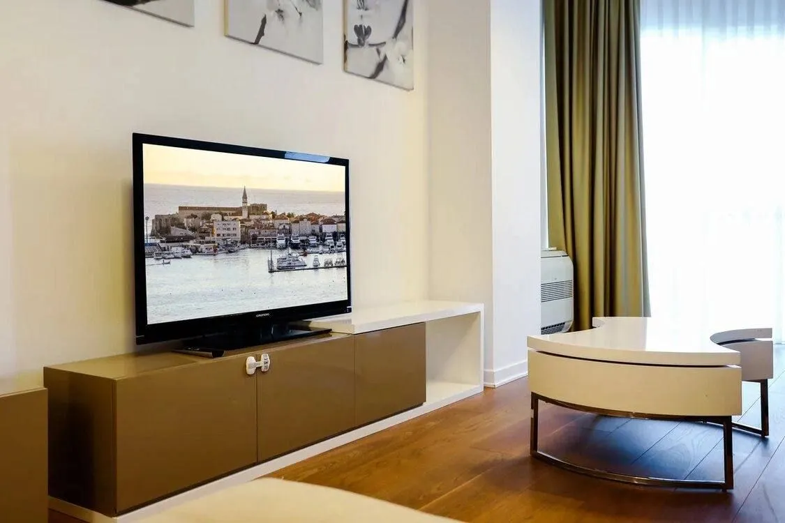 Rent, one bedroom apartment, 77m², Tre Canne, Budva