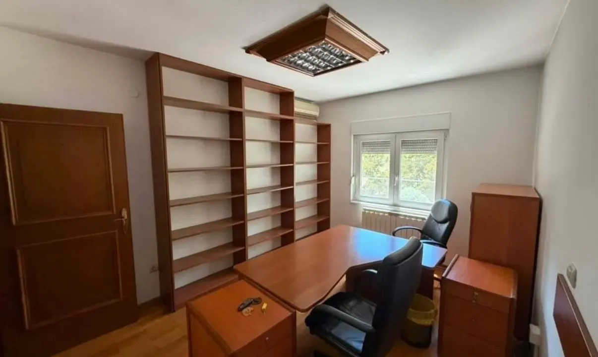 Rent, office space, 150m², Ljubović, Podgorica
