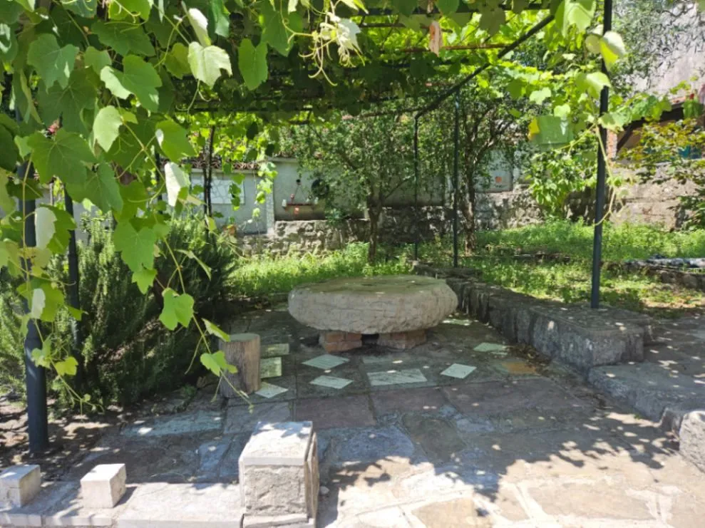 Rent, house, 90m², Brdišta, Tivat