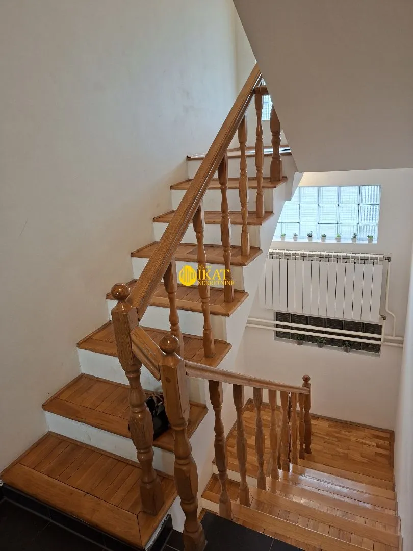 Prodaja, kuća, 250m², Mali Mokri Lug, Zvezdara Sve Podlokacije