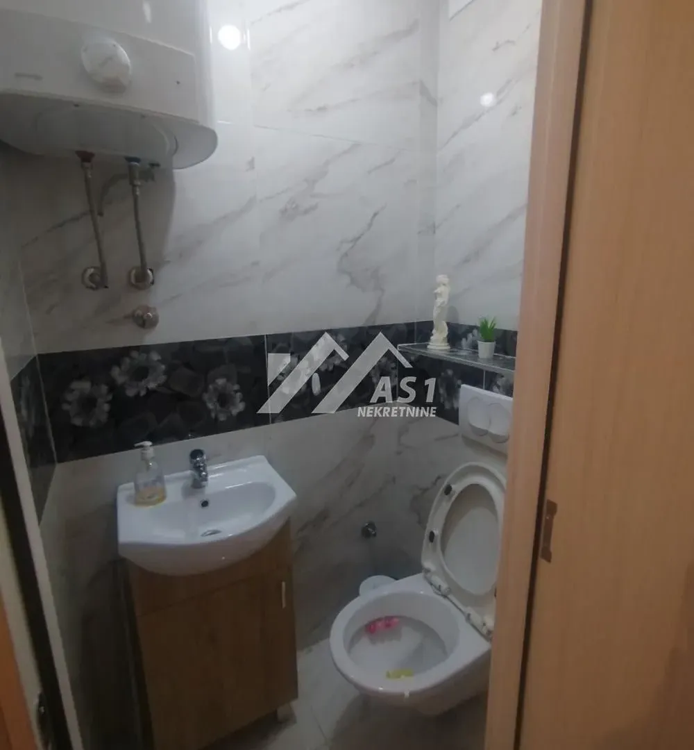 Daily-rent, three bedroom apartment, 92m², Banatić, Novi Sad Sve Podlokacije