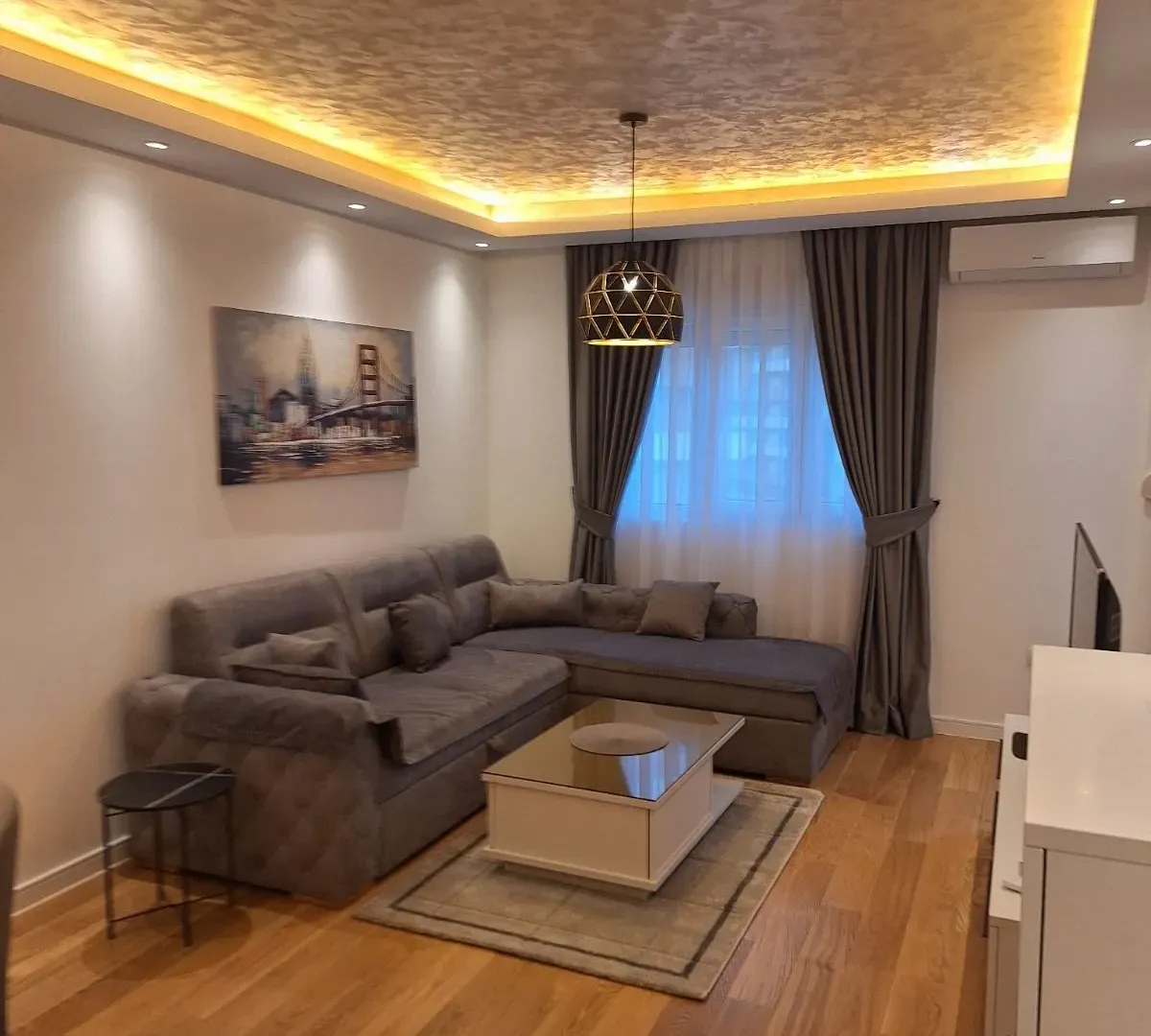 Izdavanje, jednosoban stan, 49m², Central Point, Podgorica