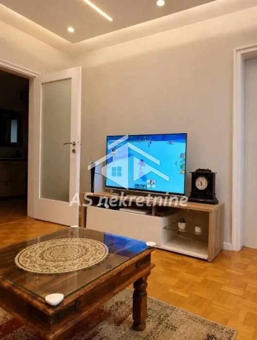 Izdavanje, četvorosoban stan, 90m², Novi Beograd Blok 28, Novi Beograd Sve Podlokacije