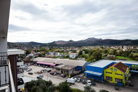 Pogled na okolinu i grad iz nekretnine. - image 6