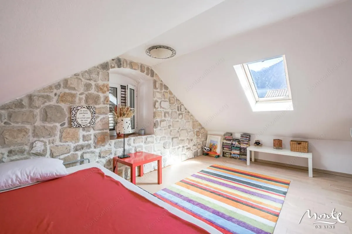 Sale, three bedroom apartment, 80m², Prčanj, Kotor