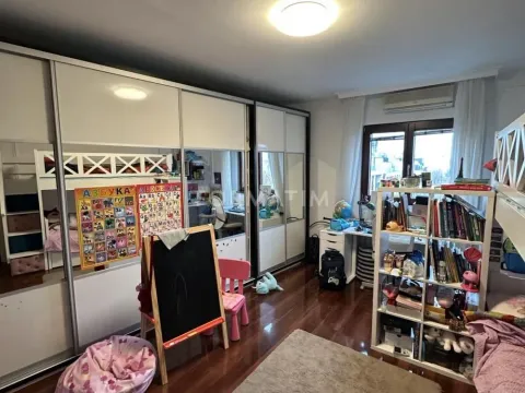 Izdavanje, trosoban stan, 89m², Stari Grad, Beograd - image 11