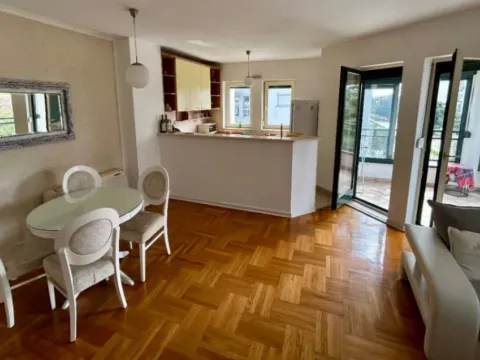 Izdavanje, jednosoban stan, 56m², Obala Morače, Podgorica - image 2