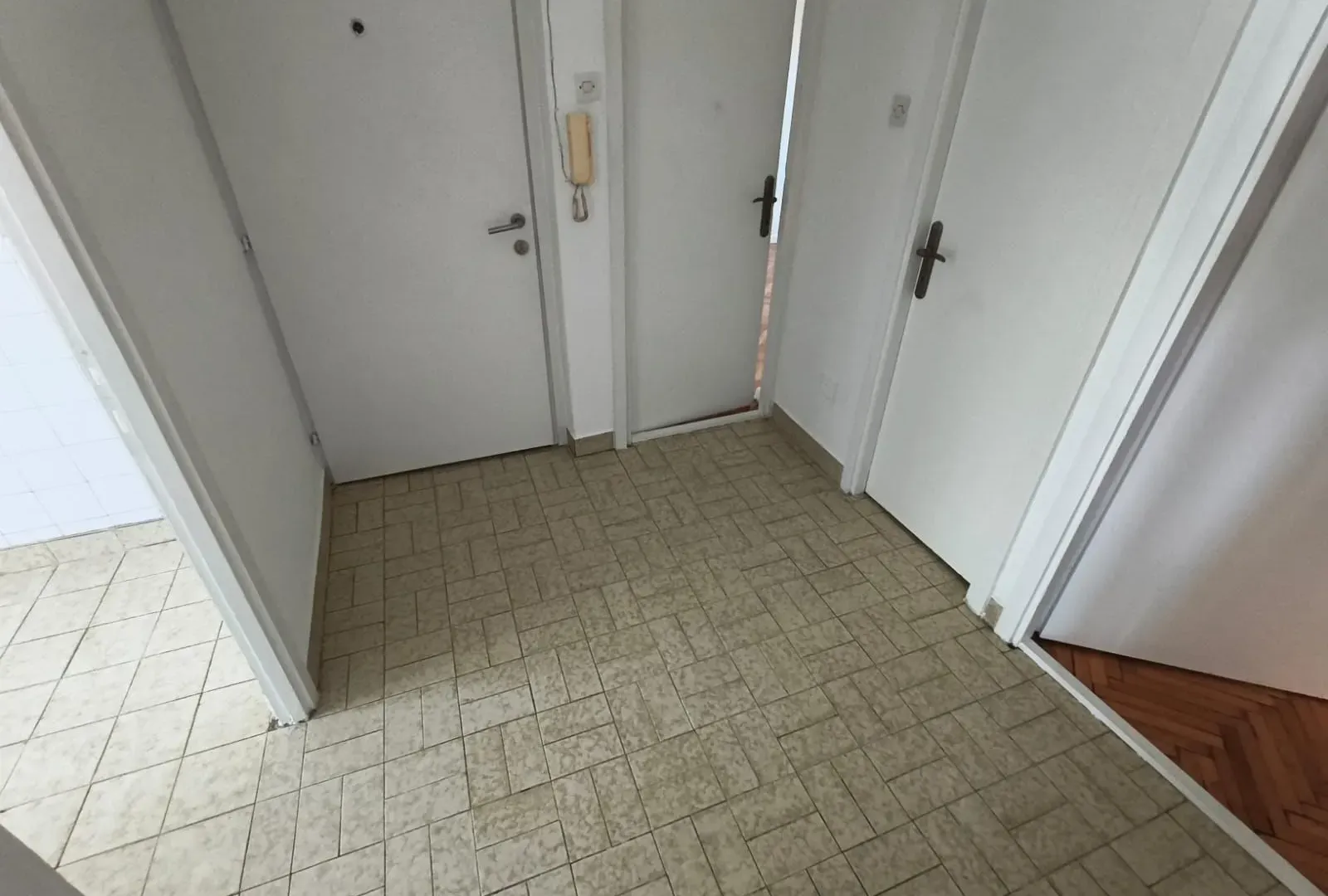 Izdavanje, trosoban stan, 95m², Gintaš, Podgorica