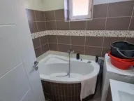 Izdavanje, kuća, 160m², Sremska Kamenica, Petrovaradin - image 11