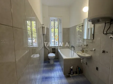 Izdavanje, jednosoban stan, 60m², Centar, Podgorica - image 5