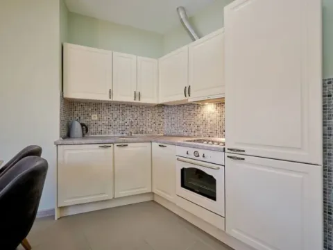 Izdavanje, jednosoban stan, 60m², Bečići, Budva