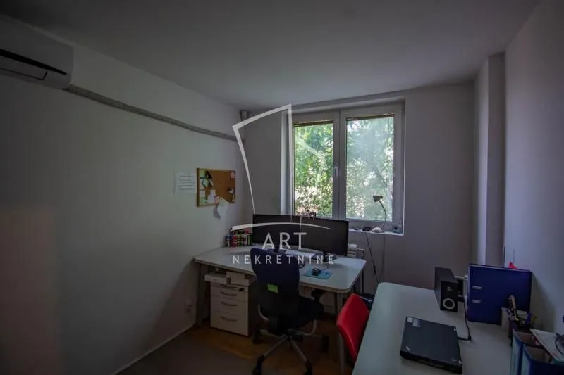 Prodaja, stan, 226m², Voždovac Sve Podlokacije, Beograd