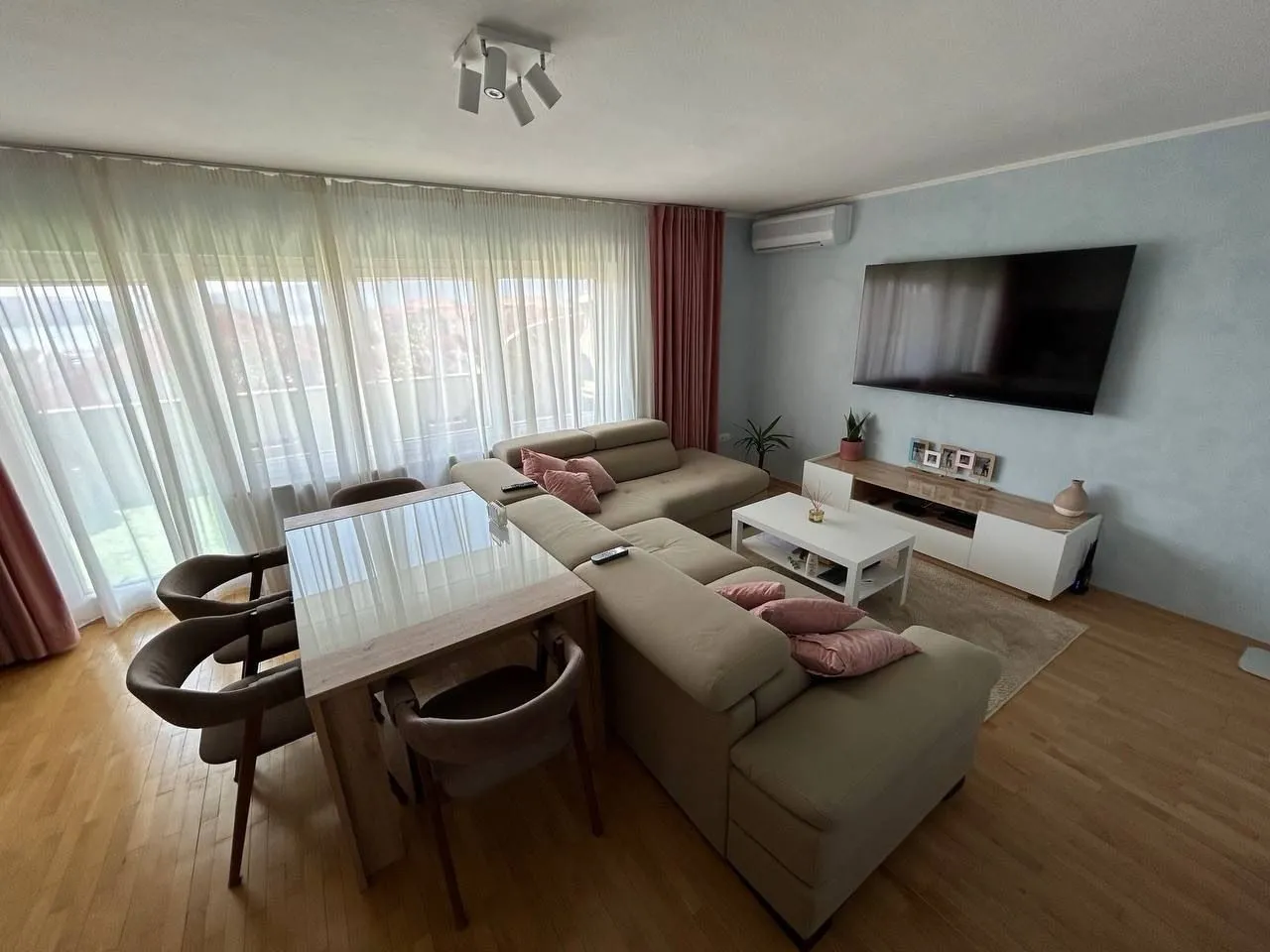 Prodaja, dvosoban stan, 83m², Tivat, Crna Gora