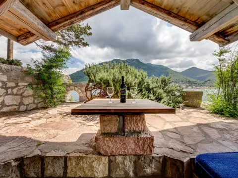 Izdavanje, kuća, 200m², Kotor, Crna Gora - image 22