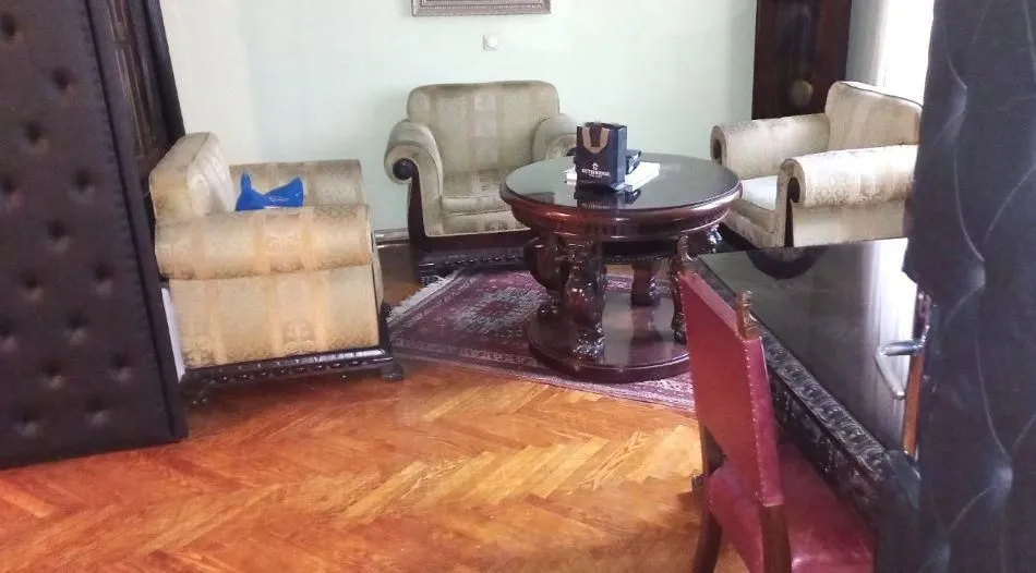 Living room with a seating set and a dining table.