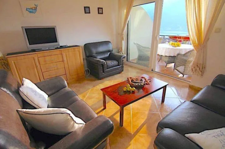Sale, one bedroom apartment, 42m², Dobrota, Kotor