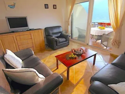 Sale, one bedroom apartment, 42m², Dobrota, Kotor - image 6