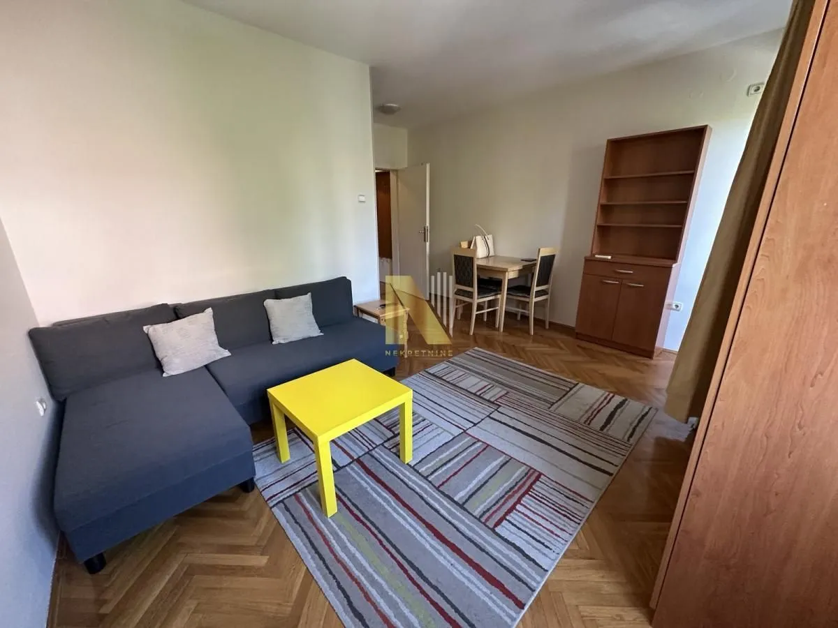 Izdavanje, jednosoban stan, 29m², Socijalno, Novi Sad Sve Podlokacije