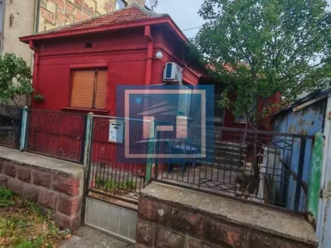 Sale, house, 91m², XI Kongres, Paraćin