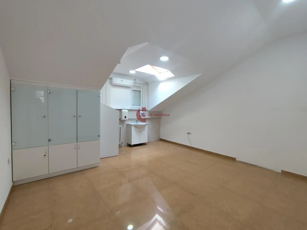 Rent, office space, 320m², Centar, Subotica