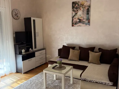 Rent, studio apartment, 30m², City Kvart, Podgorica - image 1