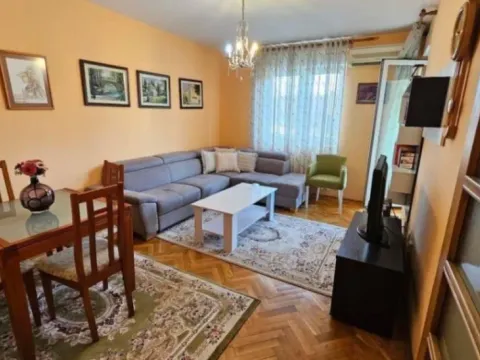Izdavanje, jednosoban stan, 49m², Stari Aerodrom, Podgorica